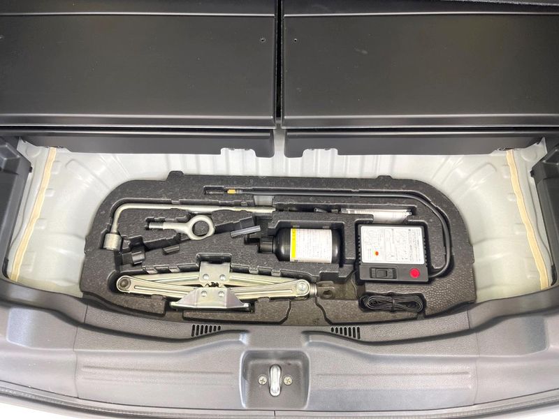2017 Honda N-BOX CUSTOM DBA-JF1 (UW-6a9b882d1c58d)[11]