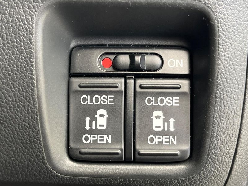 2015 Honda N-BOX CUSTOM DBA-JF1 (UW-6a9b883041c65)[29]