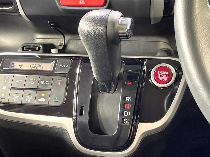 2015 Honda N-BOX CUSTOM DBA-JF1 (UW-6a9b883046b93)[20]