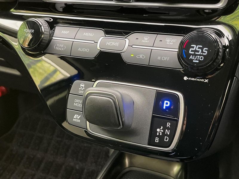 2022 Toyota Aqua 6AA-MXPK11 (UW-6a9b899e404b2)[20]
