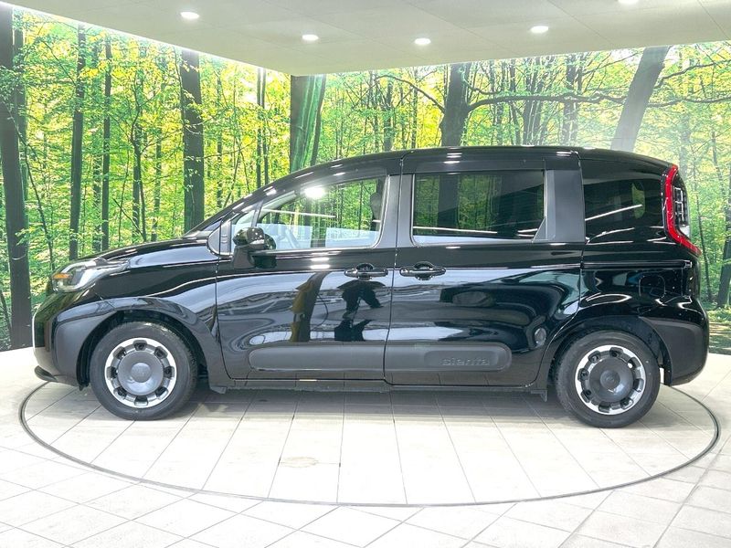 2022 Toyota Sienta 6AA-MXPL10G (UW-6a9b89a3264b1)[8]