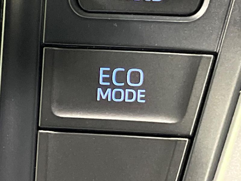 2022 Toyota Voxy 6BA-MZRA90W (UW-6a9b89c8175d3)[17]