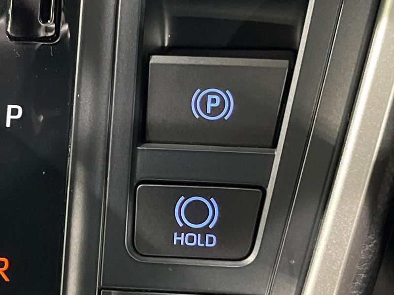 2022 Toyota Voxy 6BA-MZRA90W (UW-6a9b89c8175d3)[16]