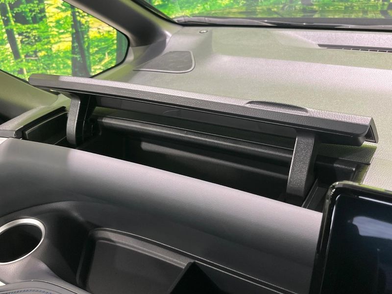 2022 Toyota Voxy 6BA-MZRA90W (UW-6a9b89c8175d3)[6]