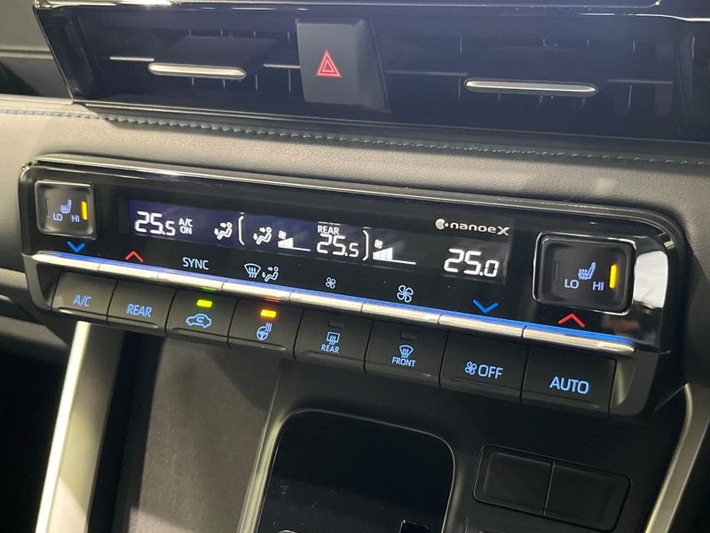 2022 Toyota Voxy 6BA-MZRA90W (UW-6a9b89c8175d3)[13]
