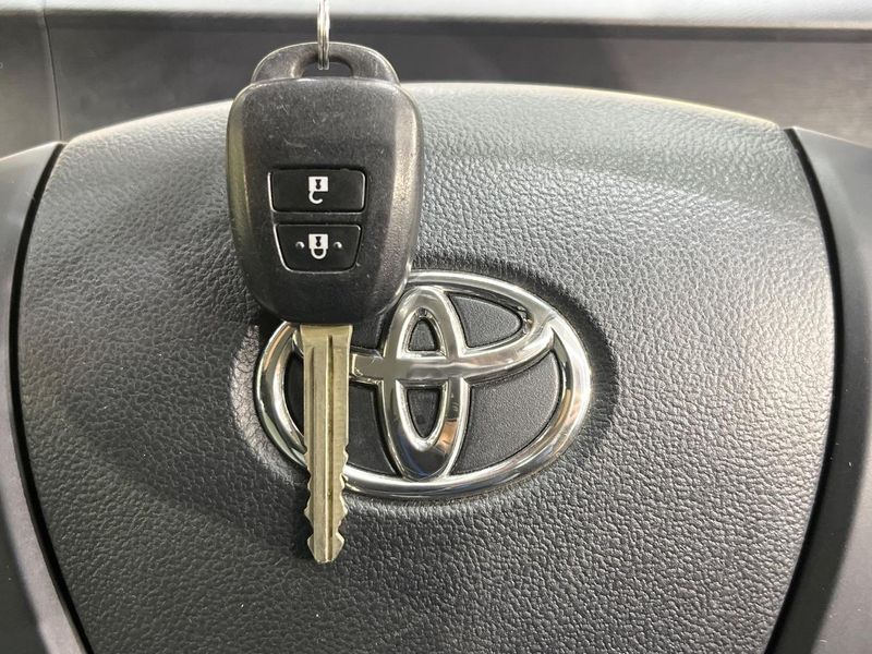 2015 Toyota Aqua DAA-NHP10 (UW-6a9b89dc80c85)[19]