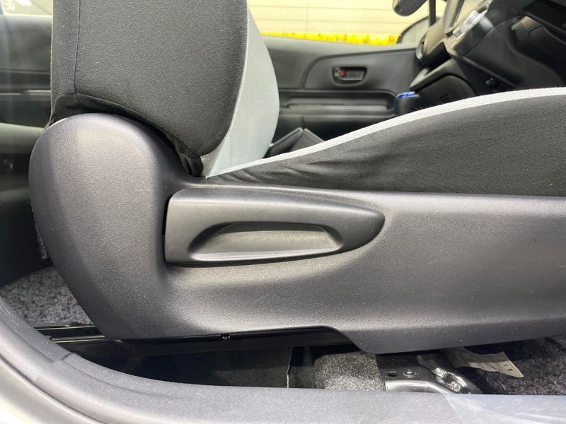 2015 Toyota Aqua DAA-NHP10 (UW-6a9b89dc80c85)[23]