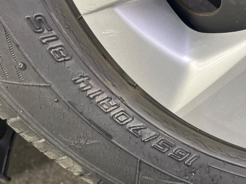 2015 Toyota Aqua DAA-NHP10 (UW-6a9b89dc80c85)[4]