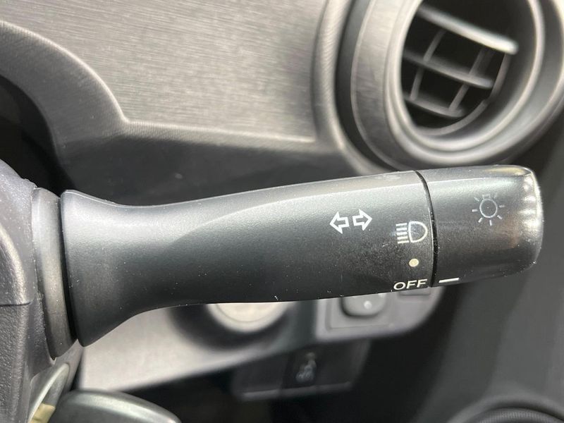 2015 Toyota Aqua DAA-NHP10 (UW-6a9b89dc80c85)[15]