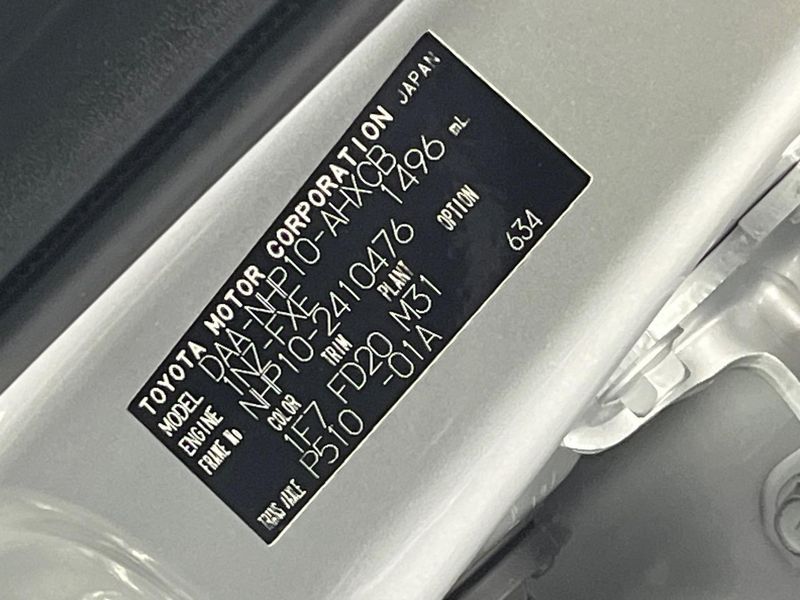 2015 Toyota Aqua DAA-NHP10 (UW-6a9b89dc80c85)[1]