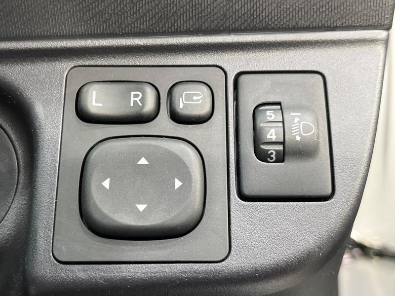 2015 Toyota Aqua DAA-NHP10 (UW-6a9b89dc80c85)[11]