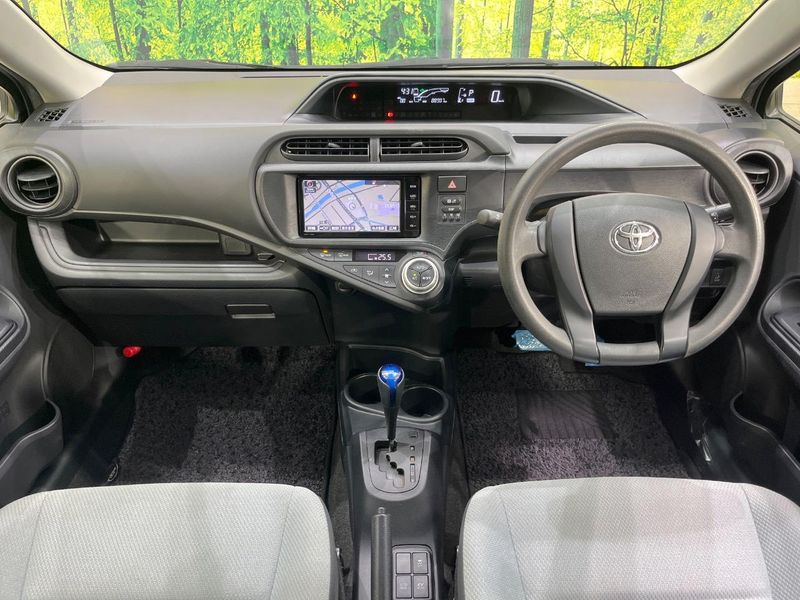 2015 Toyota Aqua DAA-NHP10 (UW-6a9b89dc80c85)[25]