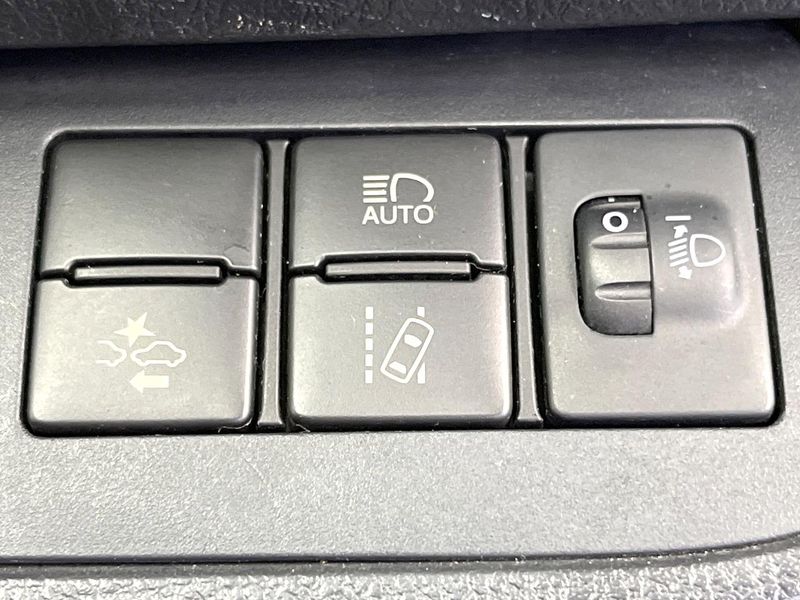 2015 Toyota Sienta DBA-NSP170G (UW-6a9b89f33f7a9)[27]