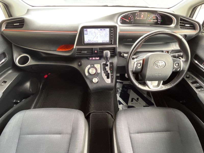 2015 Toyota Sienta DBA-NSP170G (UW-6a9b89f381e8e)[8]