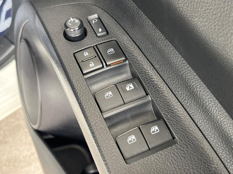 2015 Toyota Sienta DBA-NSP170G (UW-6a9b89f381e8e)[11]