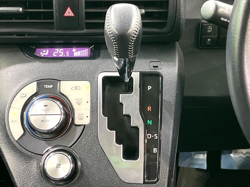 2015 Toyota Sienta DBA-NSP170G (UW-6a9b89f3988b9)[21]