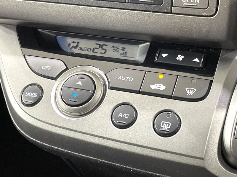 2009 Honda Stream DBA-RN6 (UW-6a9b8a0ed401f)[18]