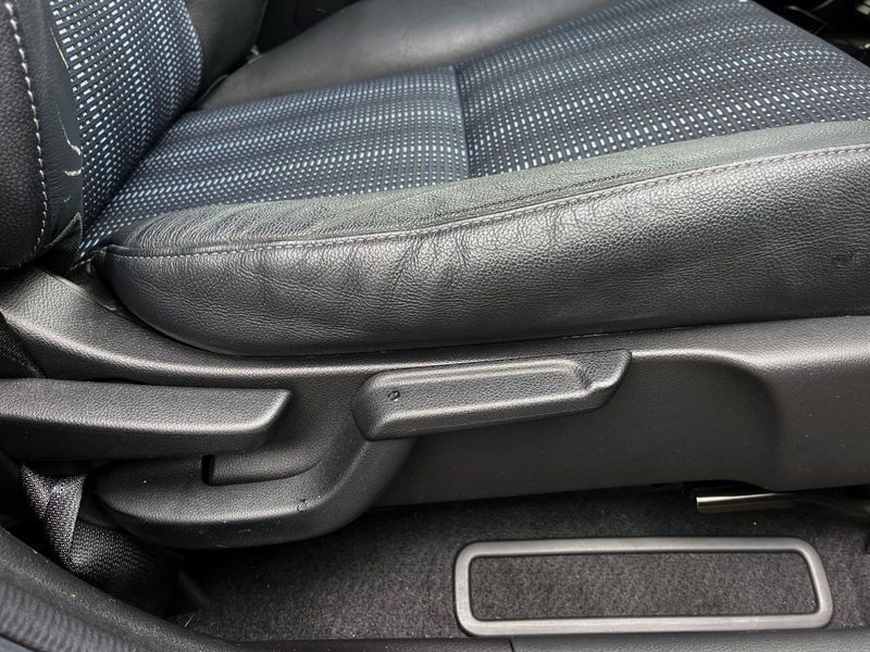 2016 Honda Vezel DAA-RU3 (UW-6a9b8a19861a0)[18]