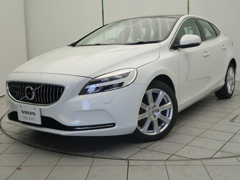 2020 Volvo V40 DBA-MB4154T (UW-6a9b8a9d35b31)[0]