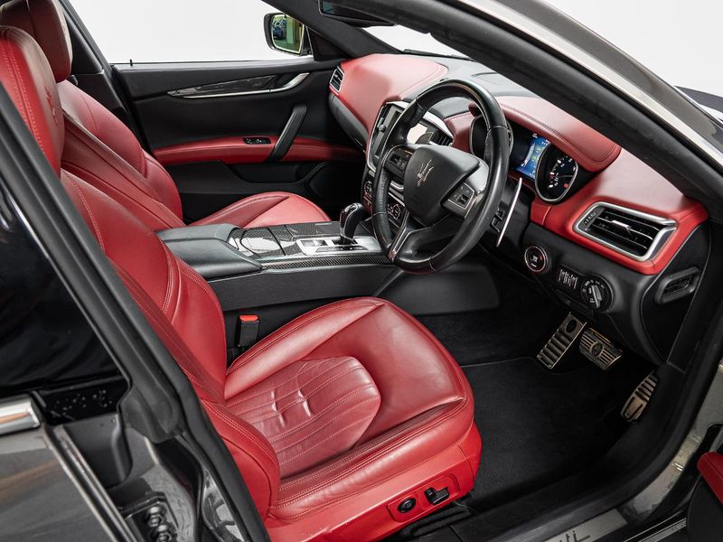 2016 Maserati Ghibli ABA-MG30A (UW-6a9b8aa5df803)[27]