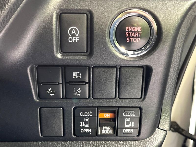 2017 Toyota Esquire DBA-ZRR80G (UW-6a9b8ab915731)[23]