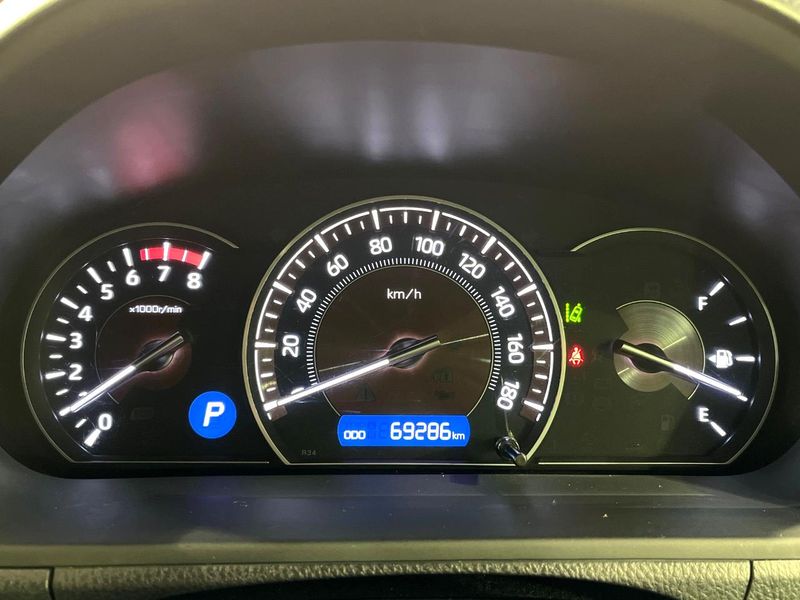 2017 Toyota Esquire DBA-ZRR80G (UW-6a9b8ab915731)[16]