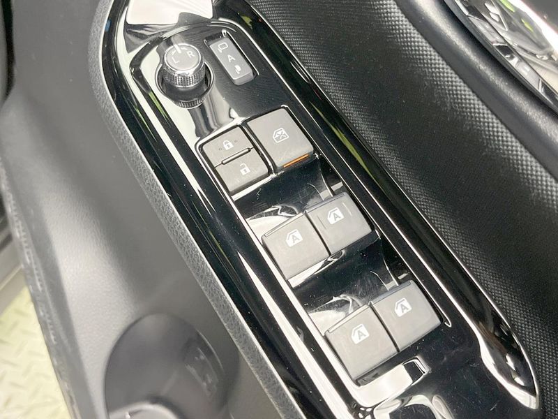 2018 Toyota Voxy DBA-ZRR80W (UW-6a9b8abaad57f)[23]