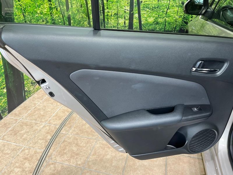 2016 Toyota Prius DAA-ZVW50 (UW-6a9b8ae0c34da)[17]