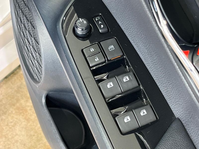 2016 Toyota Prius DAA-ZVW50 (UW-6a9b8ae0c34da)[12]