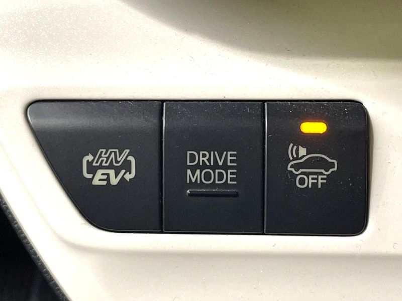 2017 Toyota Prius PHV DLA-ZVW52 (UW-6a9b8ae92c519)[27]