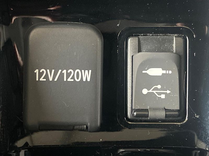 2017 Toyota Prius PHV DLA-ZVW52 (UW-6a9b8ae982463)[29]