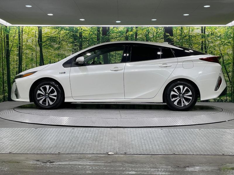 2018 Toyota Prius PHV DLA-ZVW52 (UW-6a9b8aea835a5)[18]