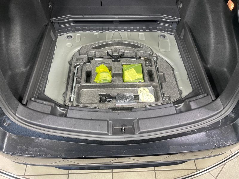 2022 Toyota Corolla Touring 6AA-ZWE211W (UW-6a9b8af0d384c)[23]