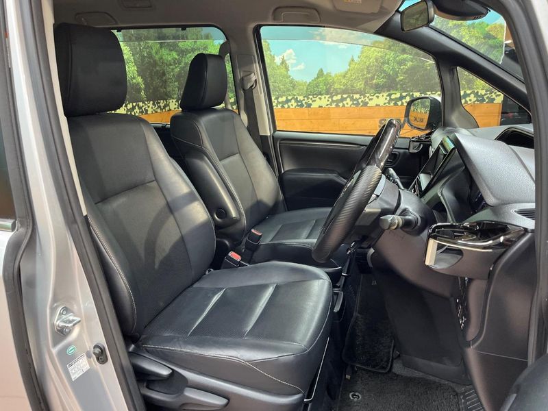 2016 Toyota Esquire DAA-ZWR80G (UW-6a9b8af53e996)[6]