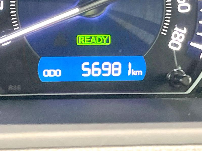 2019 Toyota Esquire DAA-ZWR80G (UW-6a9b8af83c7c3)[2]