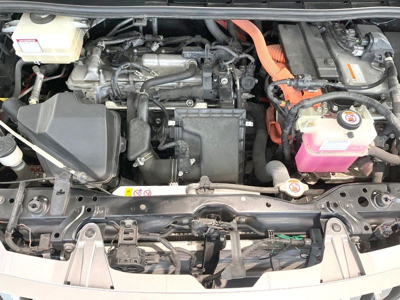 2019 Toyota Esquire DAA-ZWR80G (UW-6a9b8af83c7c3)[4]
