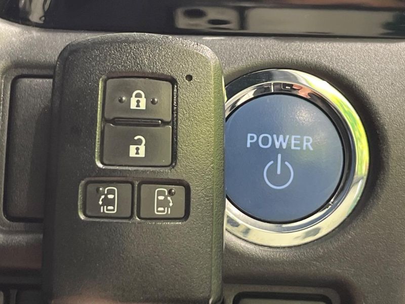 2021 Toyota Voxy 6AA-ZWR80W (UW-6a9b8afa0ddea)[17]