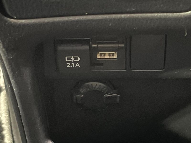 2021 Toyota Voxy 6AA-ZWR80W (UW-6a9b8afa0ddea)[27]