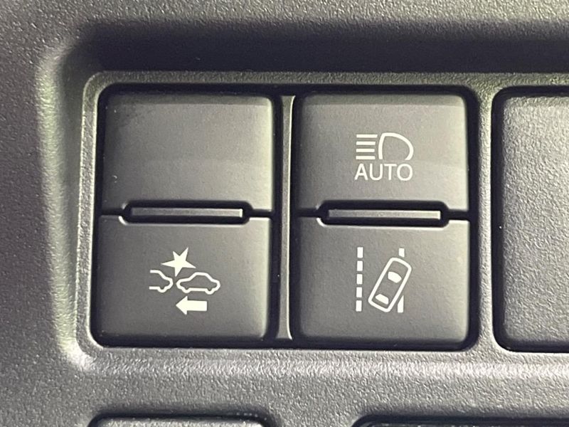 2021 Toyota Voxy 6AA-ZWR80W (UW-6a9b8afa0ddea)[19]
