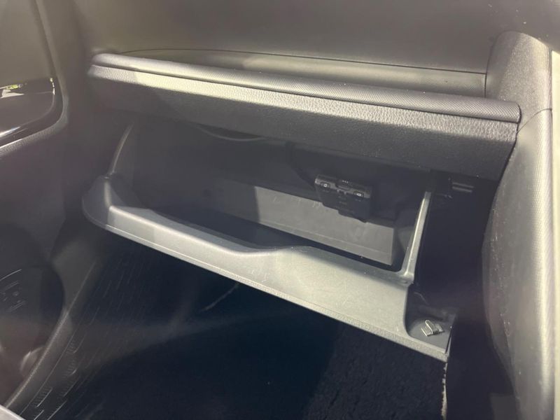 2021 Toyota Voxy 6AA-ZWR80W (UW-6a9b8afa0ddea)[22]