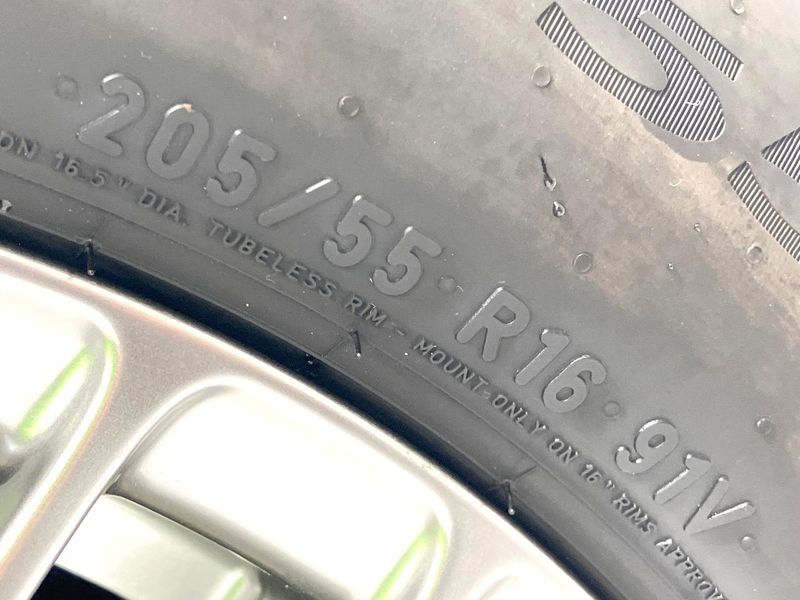 2021 Toyota Voxy 6AA-ZWR80W (UW-6a9b8afa4e83a)[9]