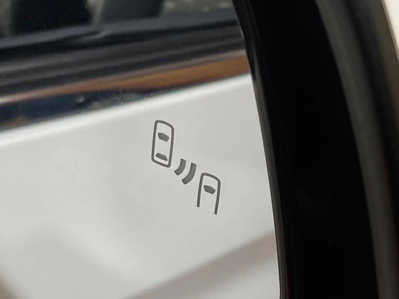 2022 Toyota Voxy 6AA-ZWR90W (UW-6a9b8afadbafa)[4]