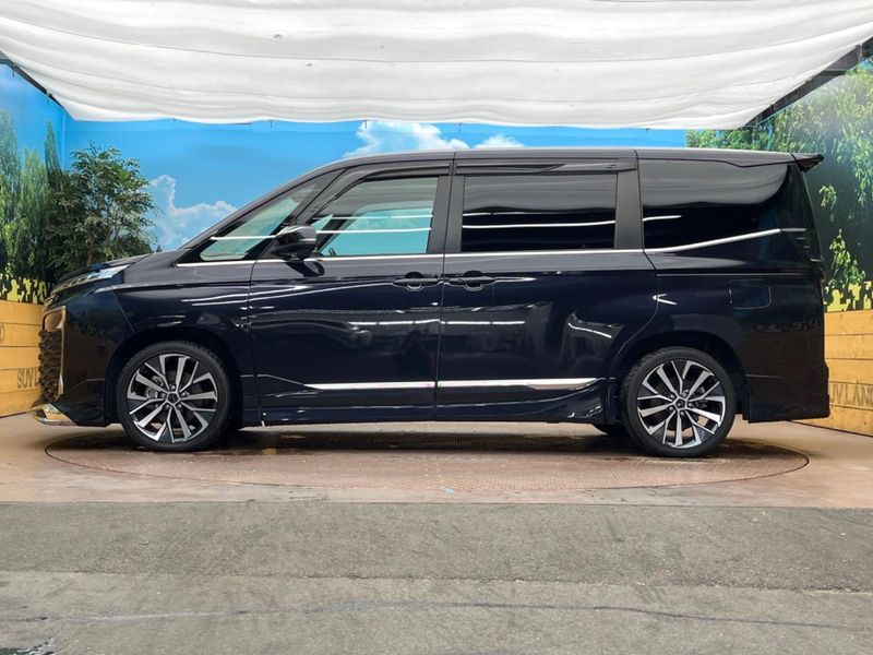2022 Toyota Voxy 6AA-ZWR90W (UW-6a9b8afd81fd8)[5]