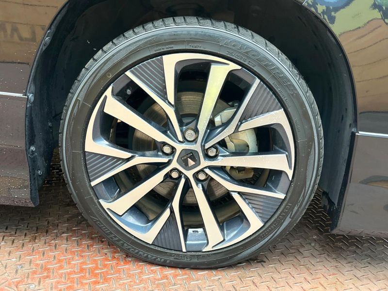2022 Toyota Voxy 6AA-ZWR90W (UW-6a9b8afd81fd8)[15]