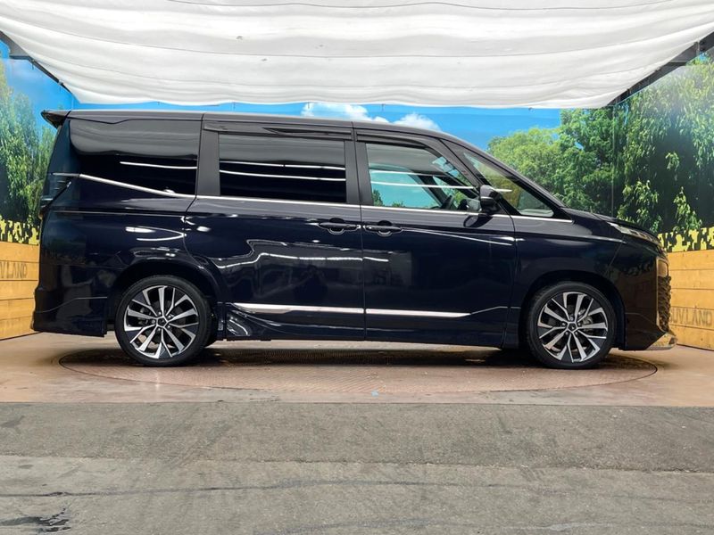 2022 Toyota Voxy 6AA-ZWR90W (UW-6a9b8afd81fd8)[9]