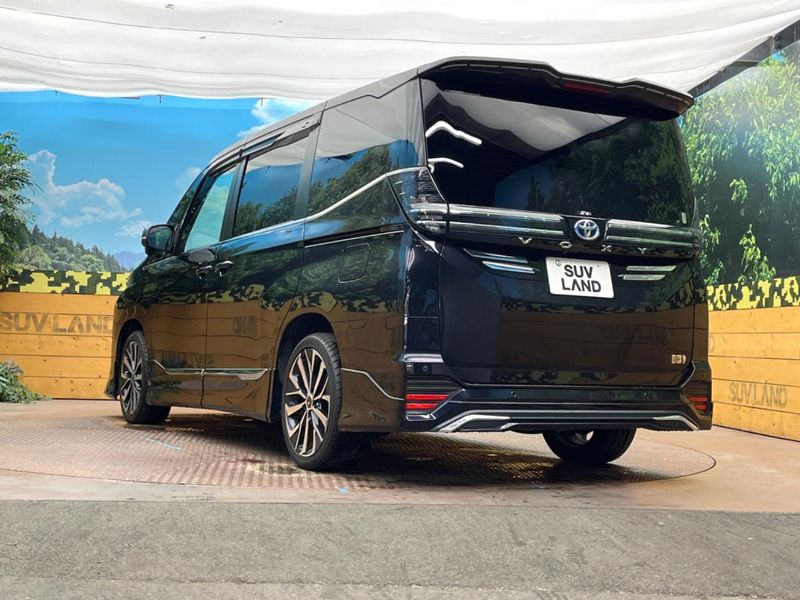 2022 Toyota Voxy 6AA-ZWR90W (UW-6a9b8afd81fd8)[6]