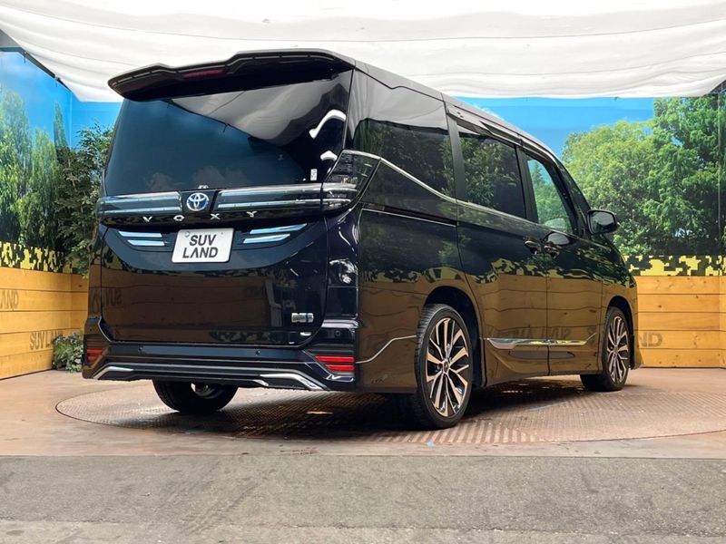 2022 Toyota Voxy 6AA-ZWR90W (UW-6a9b8afd81fd8)[8]