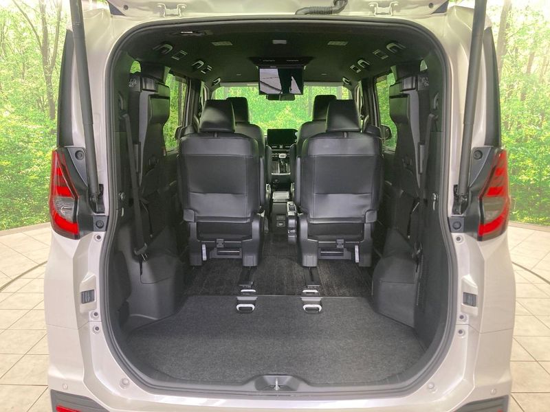 2023 Toyota Noah 6AA-ZWR90W (UW-6a9b8b02a3fa6)[15]