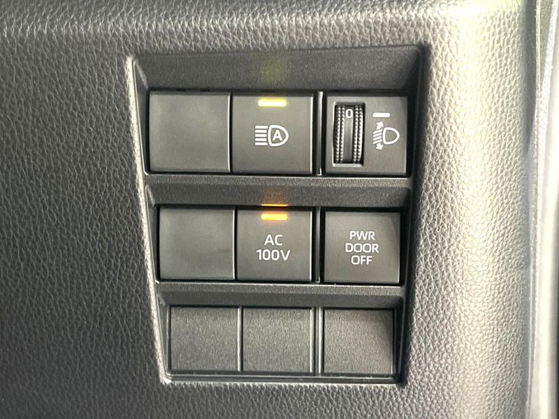 2023 Toyota Voxy 6AA-ZWR90W (UW-6a9b8b03d8d52)[9]