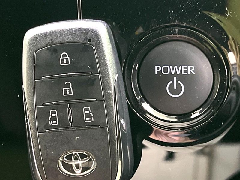 2023 Toyota Voxy 6AA-ZWR90W (UW-6a9b8b03d8d52)[6]